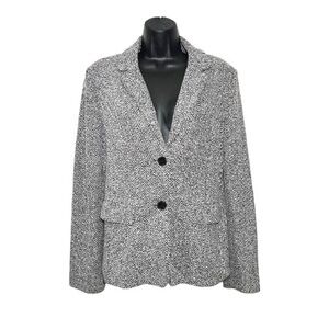 Appleseed’s Stylish Black and White Button Down Blazer